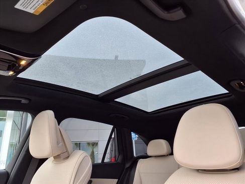 Used 2025 Mercedes-Benz GLC 300 image 15