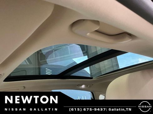 Used 2018 Kia Cadenza Premium w/ Luxury Package FWD image 7