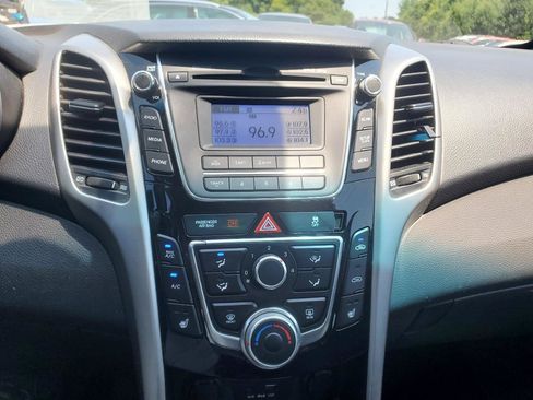 Used 2016 Hyundai Elantra GT FWD image 19