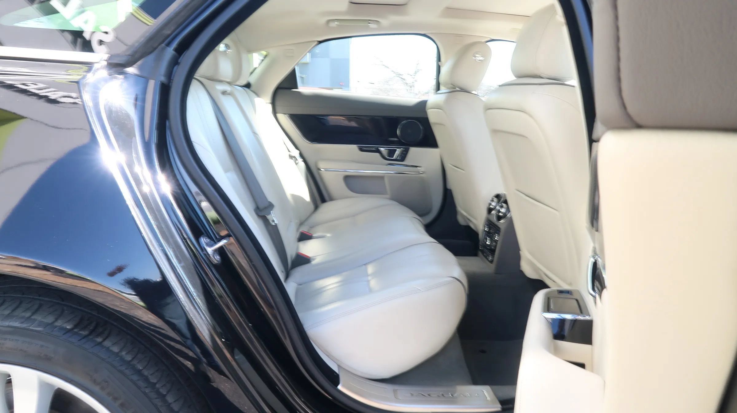 Used 2017 Jaguar XJ R-Sport RWD image 22