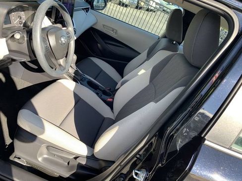 Used 2025 Toyota Corolla LE FWD image 18