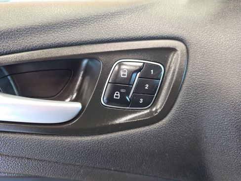 Used 2019 Ford Escape Titanium AWD/4WD image 17