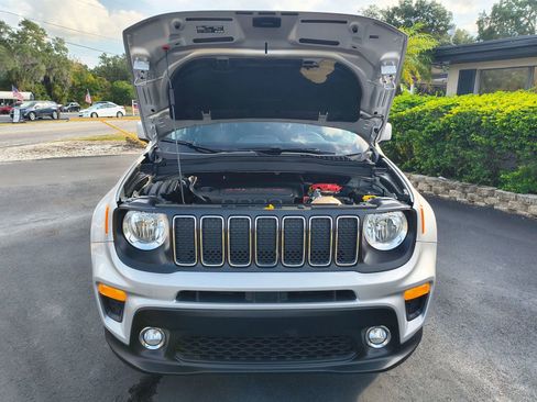Used 2019 Jeep Renegade Latitude w/ Popular Equipment Group image 9