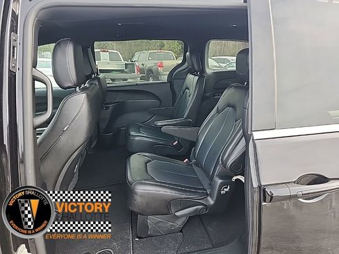 Certified 2025 Chrysler Pacifica Select image 25