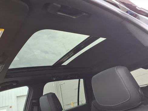 Used 2025 Cadillac XT6 Premium Luxury FWD image 22