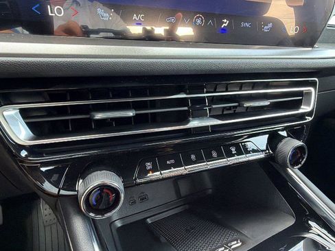 New 2027 Chevrolet Traverse LT w/ Midnight/Sport Edition FWD image 29