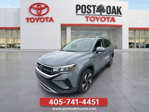 Used 2024 Volkswagen Taos SE w/ Panoramic Sunroof Package AWD/4WD image 6