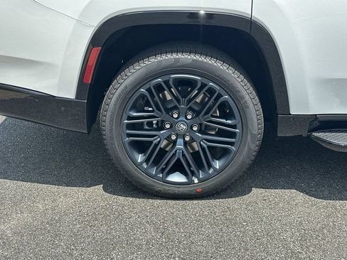 New 2026 Jeep Grand Wagoneer 4WD image 17