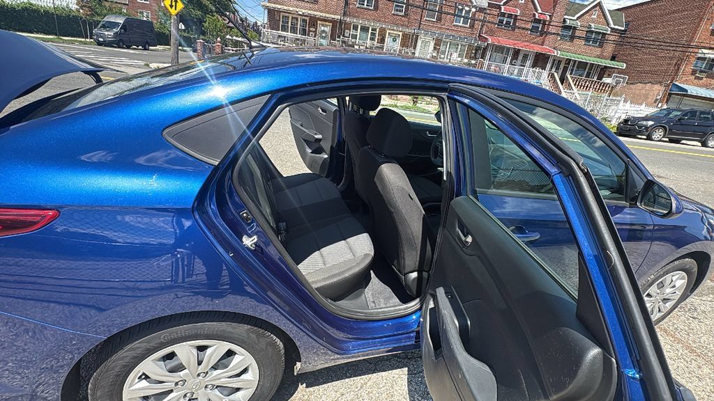 Used 2022 Hyundai Accent SE w/ Cargo Package FWD image 25