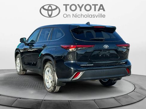 Used 2023 Toyota Highlander LE image 4