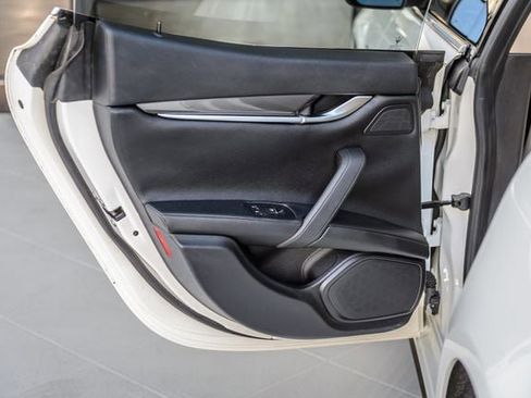 Used 2018 Maserati Ghibli image 53