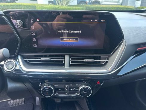 Used 2025 Chevrolet Trax RS w/ Sunroof Package FWD image 20