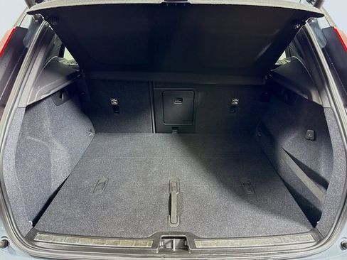 Used 2021 Volvo XC40 T5 R-Design w/ Advanced Package image 29