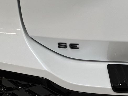 New 2026 Volkswagen Tiguan SE R-Line FWD image 25