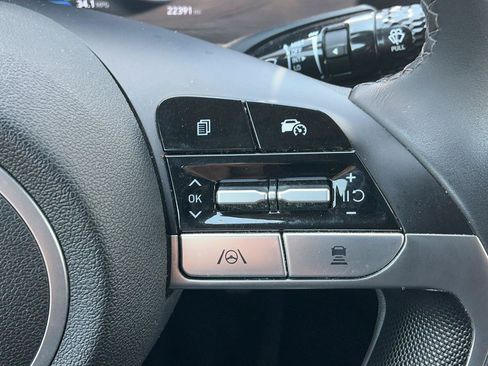 Certified 2025 Hyundai Elantra Limited FWD image 19