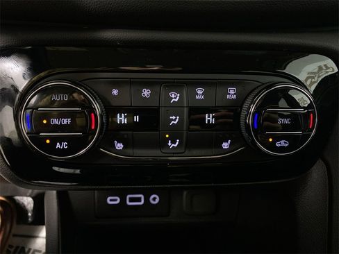 Used 2023 Buick Encore GX Select w/ Sport Touring Package image 18