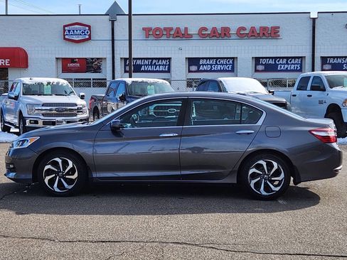Used 2017 Honda Accord EX image 2