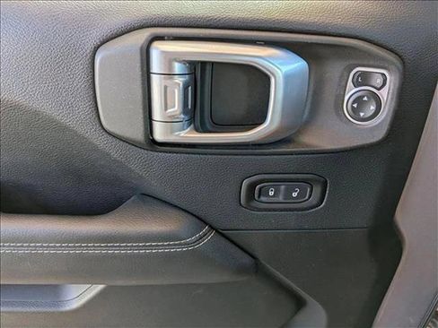 Used 2019 Jeep Wrangler Unlimited Sahara AWD/4WD image 15