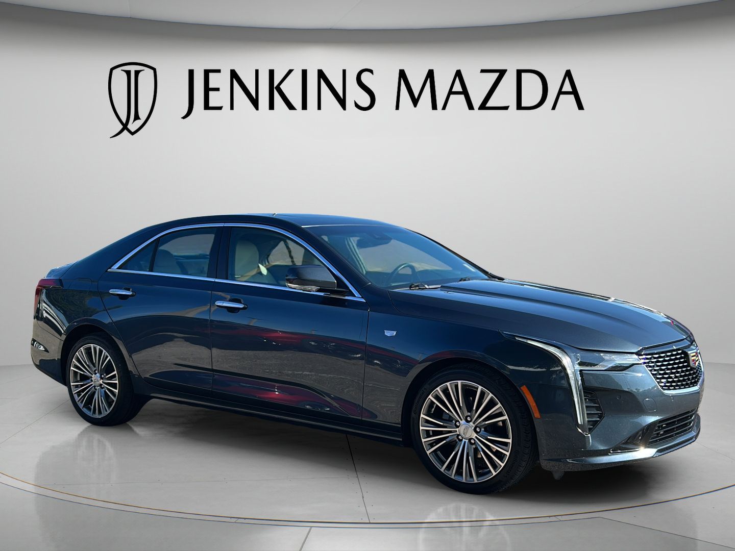 Used 2025 Cadillac CT4 Premium Luxury RWD image 2