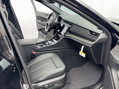 New 2026 Jeep Grand Cherokee L Limited w/ Limited Altitude Package AWD/4WD image 31