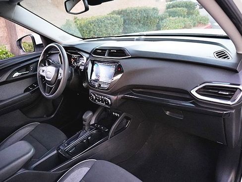 Used 2022 Chevrolet TrailBlazer LT w/ Convenience Package image 10