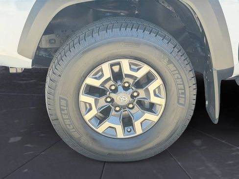 Used 2018 Toyota Tacoma TRD Off-Road w/ TRD Premium Off Road Package AWD/4WD image 29