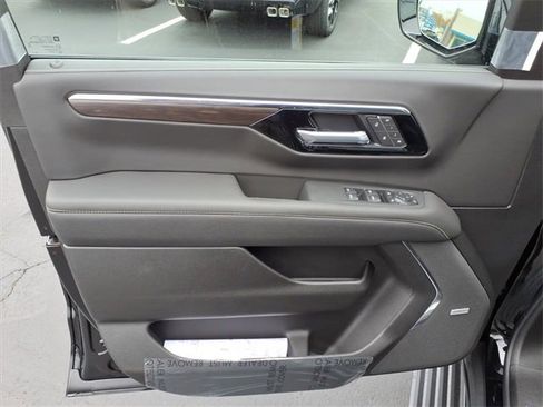 New 2026 Chevrolet Suburban Premier image 10