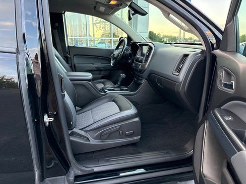 Used 2018 Chevrolet Colorado Z71 w/ Z71 Midnight Edition image 29