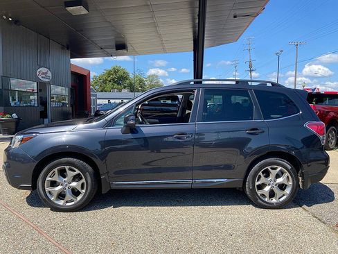 Used 2018 Subaru Forester 2.5i Touring AWD/4WD image 2