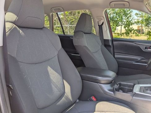 Certified 2021 Toyota RAV4 XLE FWD image 34