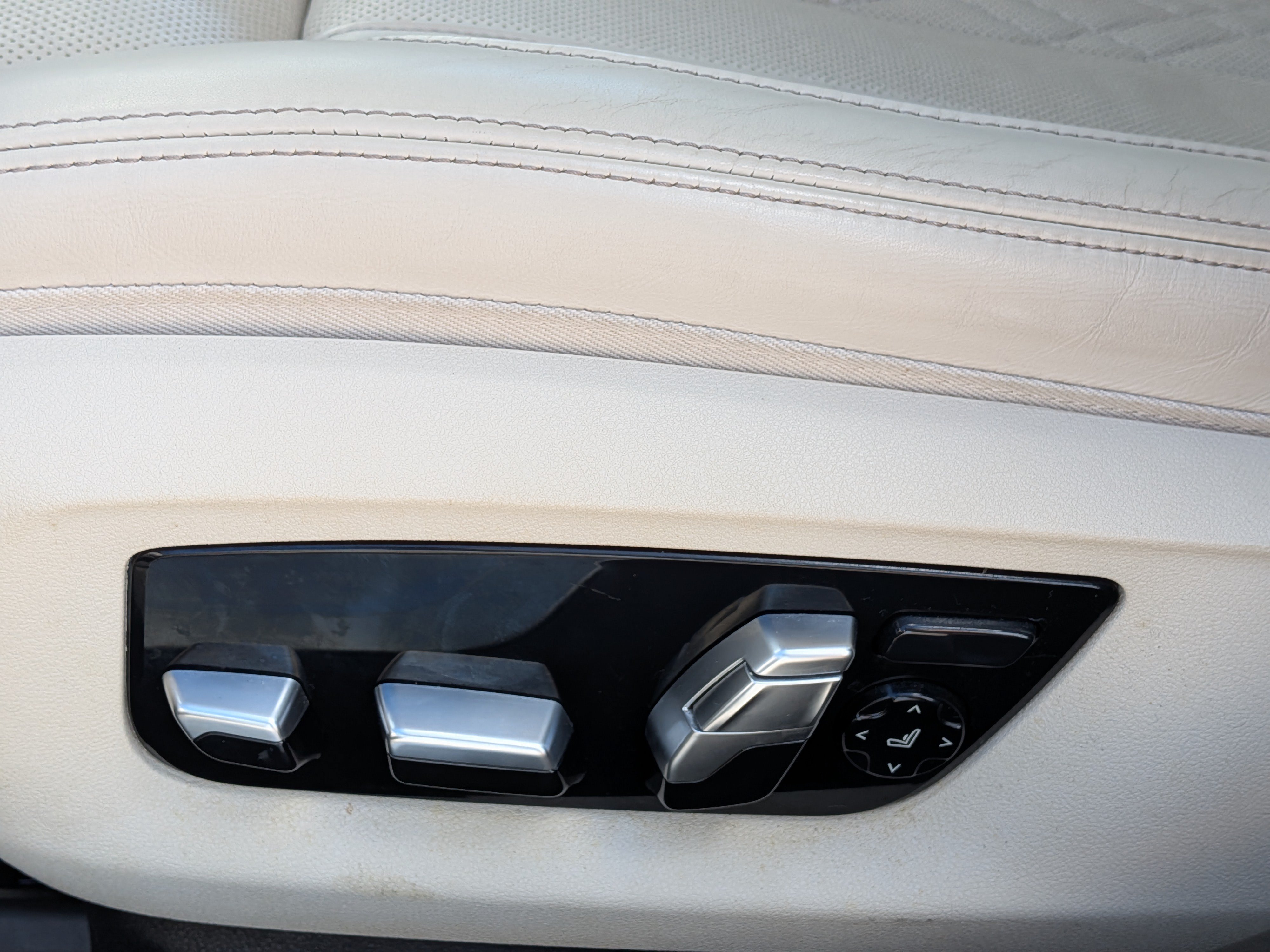 Used 2018 BMW 750i xDrive AWD/4WD image 24