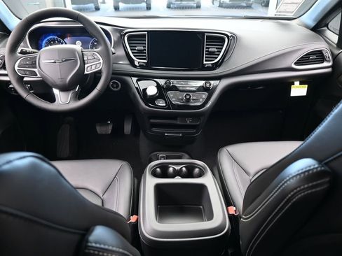New 2026 Chrysler Pacifica Select image 35