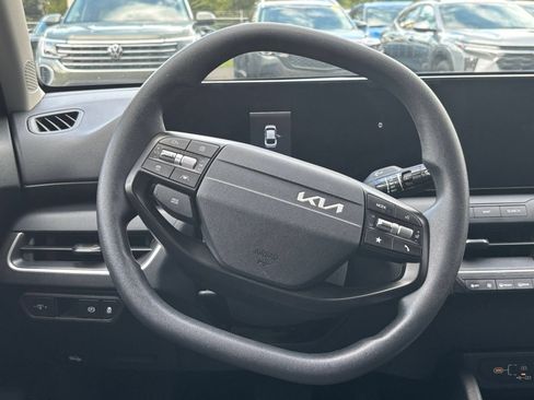 Used 2025 Kia K4 FWD image 27