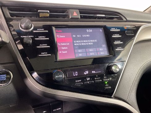 Used 2018 Toyota Camry SE w/ Moonroof Package FWD image 35