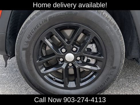 Used 2024 Jeep Grand Cherokee L Laredo RWD image 10