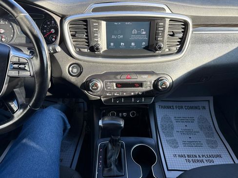 Used 2020 Kia Sorento S image 12