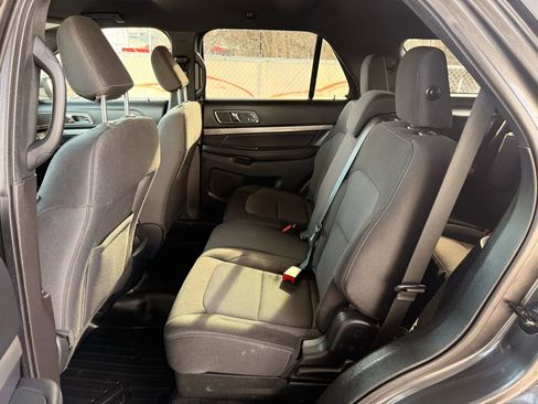 Used 2019 Ford Explorer XLT image 18