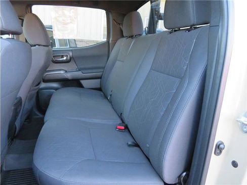 Used 2017 Toyota Tacoma TRD Off-Road w/ Tow Package (A/T) image 21