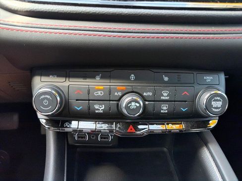 Used 2025 Dodge Durango GT w/ Blacktop Package image 35