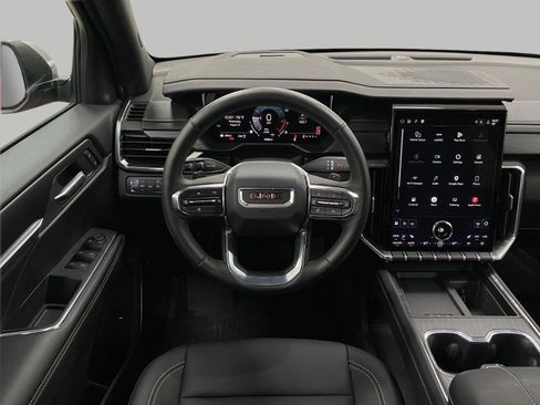 Used 2025 GMC Acadia Elevation w/ Elevation Premium Package AWD/4WD image 13