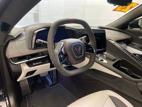 Used 2023 Chevrolet Corvette Stingray Premium Conv w/ Z51 Performance Package RWD image 11