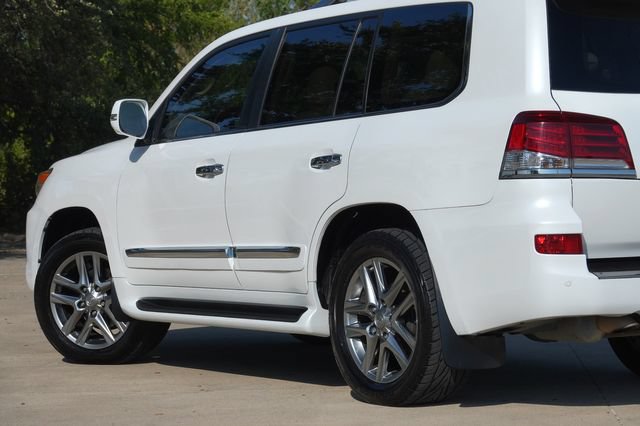 Used 2013 Lexus LX 570 4WD w/ Luxury Pkg w/Pre-crash image 25