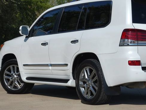 Used 2013 Lexus LX 570 4WD w/ Luxury Pkg w/Pre-crash image 25