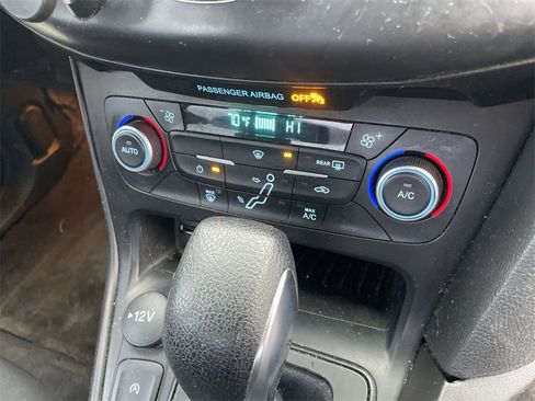 Used 2018 Ford Focus SE w/ SE Appearance Package image 25