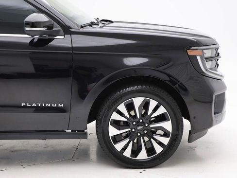 Used 2025 Ford Expedition Max Platinum w/ Driver's Package image 4