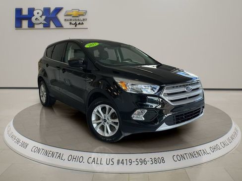 Used 2017 Ford Escape SE w/ SE Cold Weather Package AWD/4WD image 1