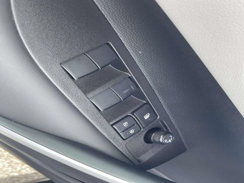 Used 2025 Toyota Corolla SE FWD image 15