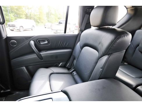 Used 2024 Nissan Armada SL w/ Midnight Edition Package image 9