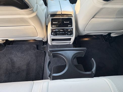 Used 2018 BMW 750i image 32