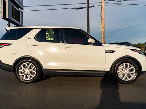 Used 2019 Land Rover Discovery SE image 8
